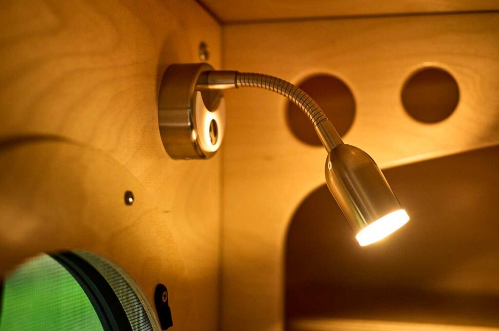Reading Light W/Usb Outlet